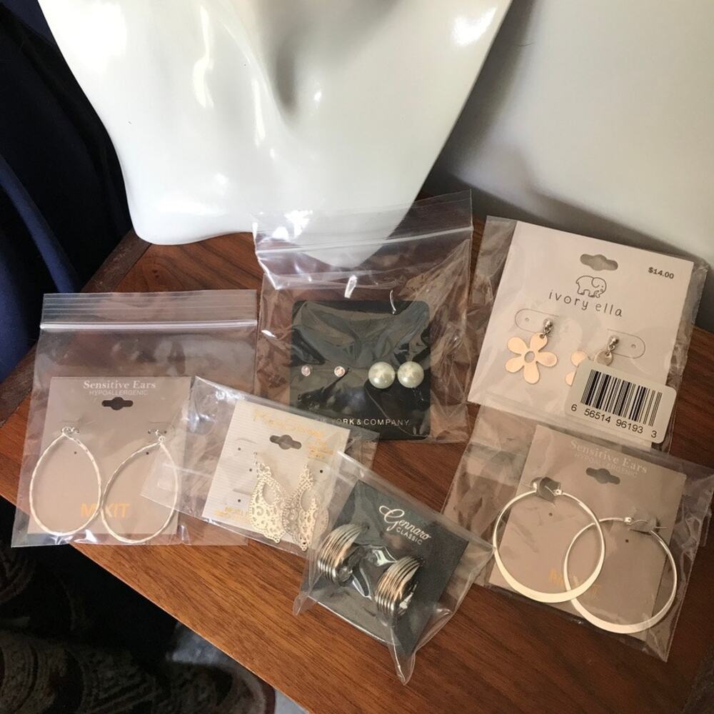 Brand new on card earring bundle - 7 pairs, mixed styles, silver tone